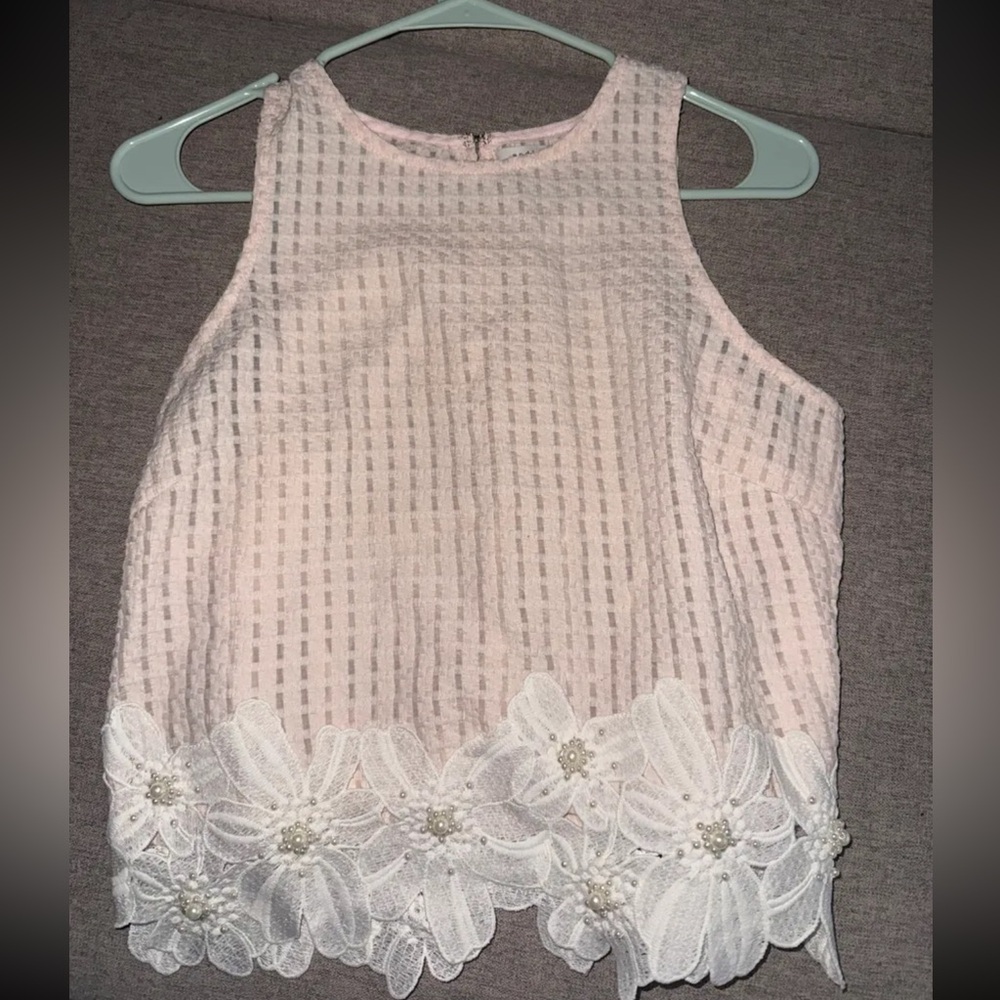 Elegant Pink Sleeveless Top with Floral Lace
